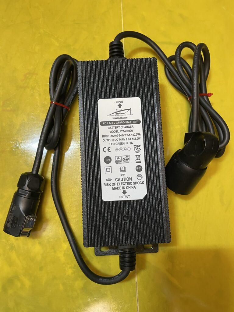 Chargeur 10A étanche pour batterie 12V LiFePo4