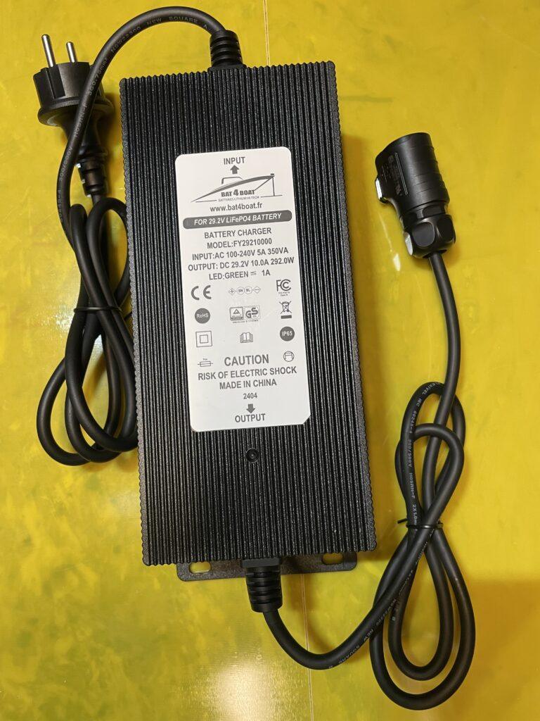 Chargeur 10A étanche pour batterie 24V LiFePo4