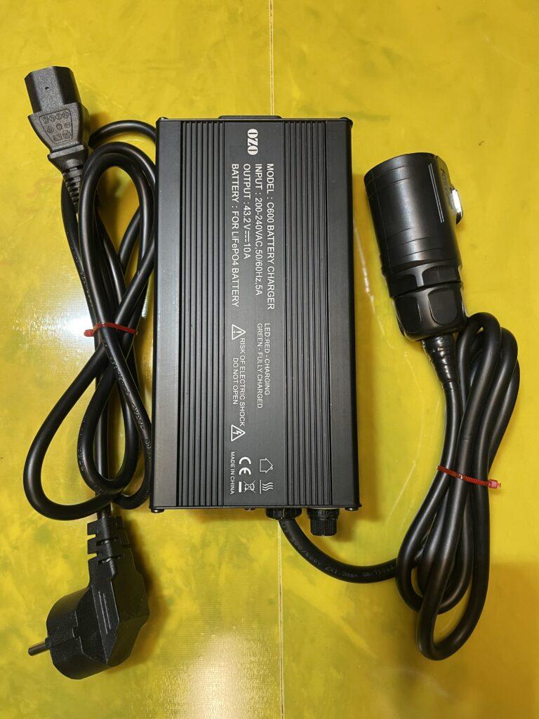 Chargeur 10A &eacute;tanche pour batterie 36V LiFePo4