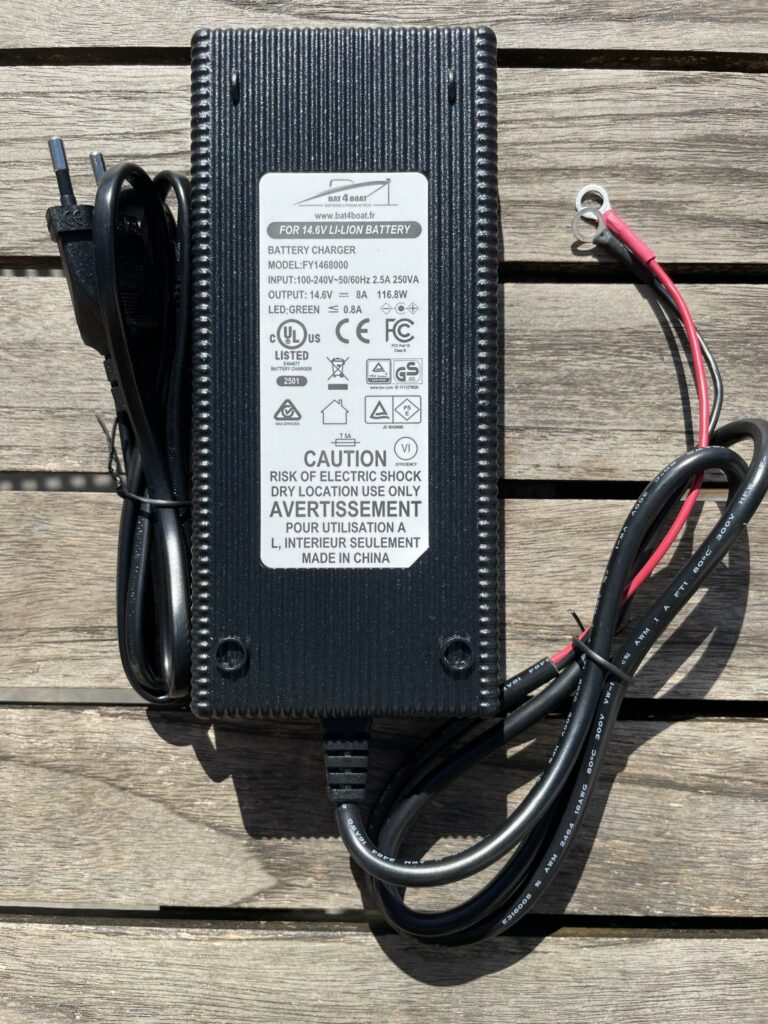 Chargeur 8A pour batterie 12V LiFePo4